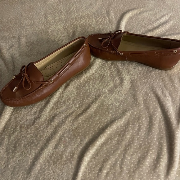 Mk Sutton Moccasins 💋 - Picture 3 of 6